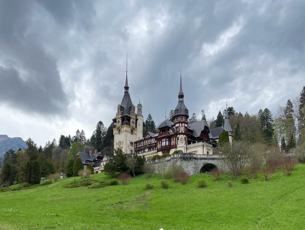 Castelul Peleș – O aventură educativă și fascinantă pentru copii